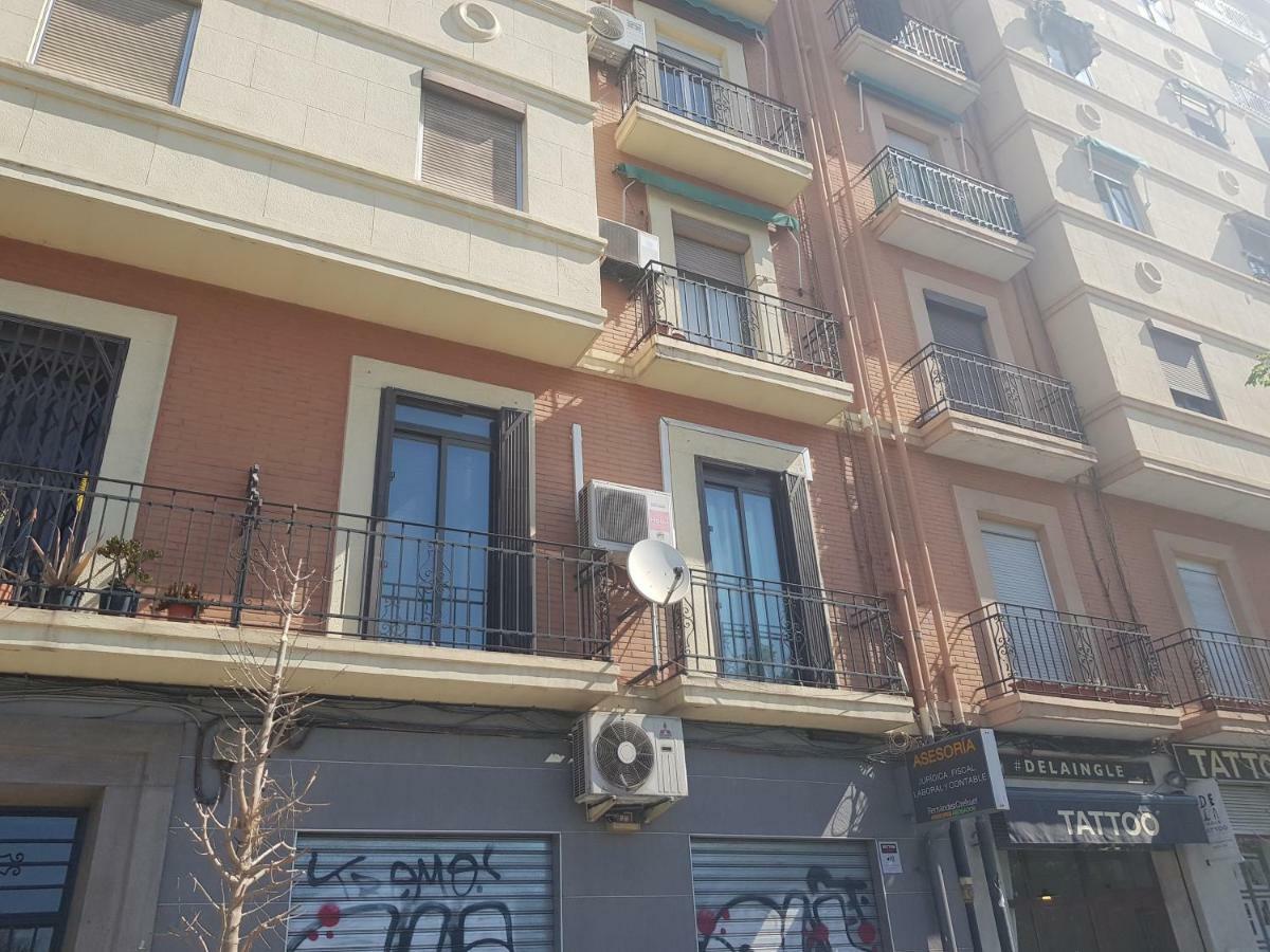 Domus Valencia Apartamentos Centro Frente A Torres De Serrano Esterno foto